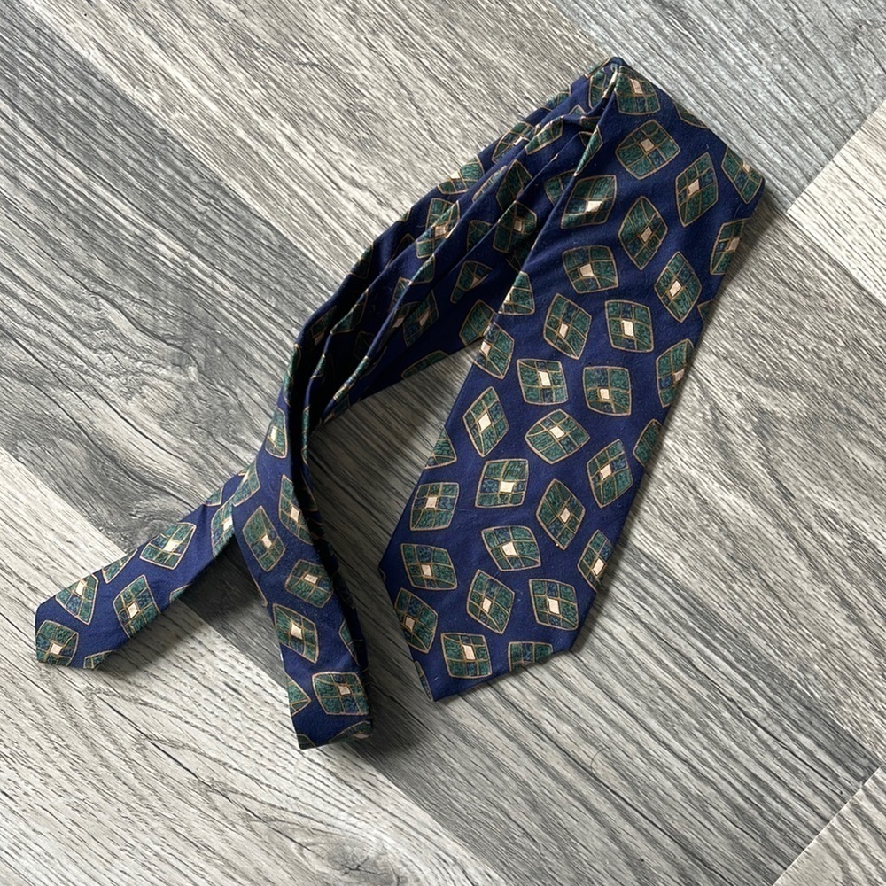 Boston Trader’s men’s tie